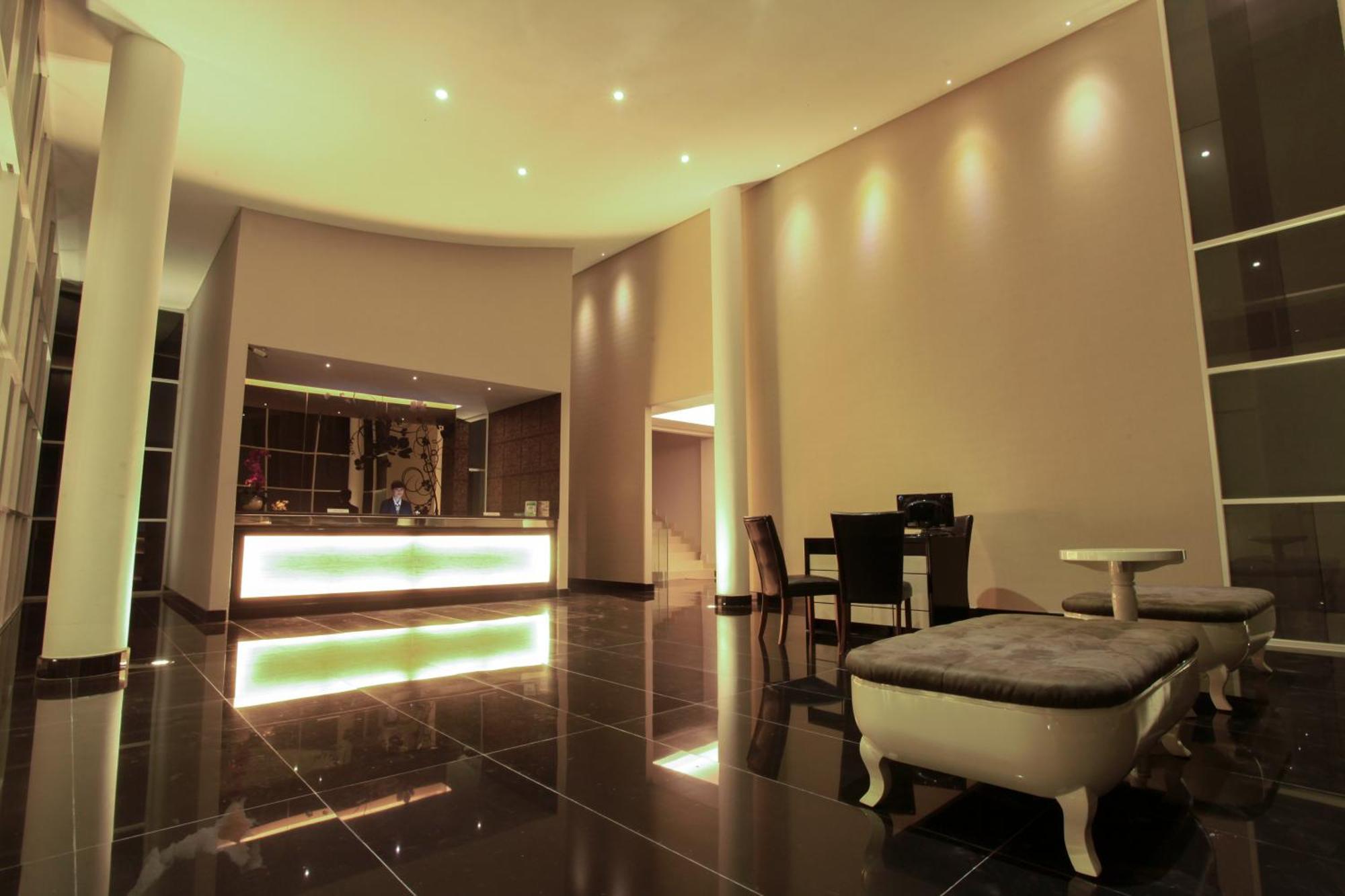 Grand Kecubung Hotel Пангкалан Бун Екстериор снимка