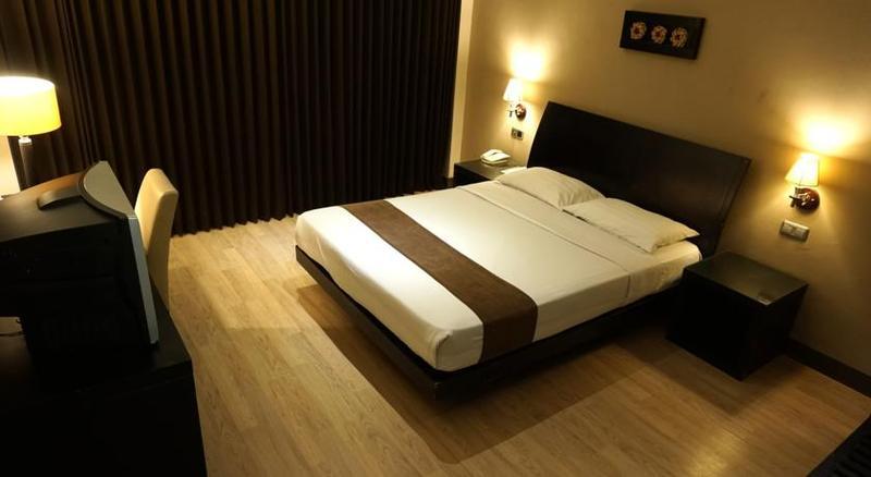 Grand Kecubung Hotel Пангкалан Бун Екстериор снимка