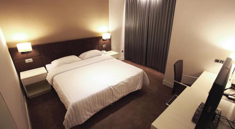 Grand Kecubung Hotel Пангкалан Бун Екстериор снимка
