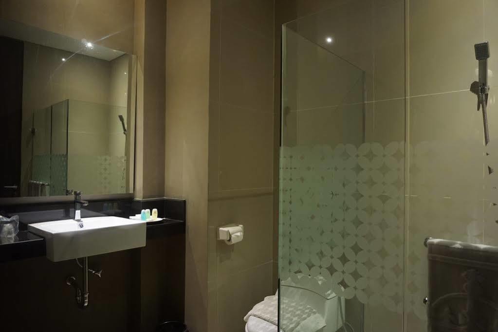 Grand Kecubung Hotel Пангкалан Бун Екстериор снимка