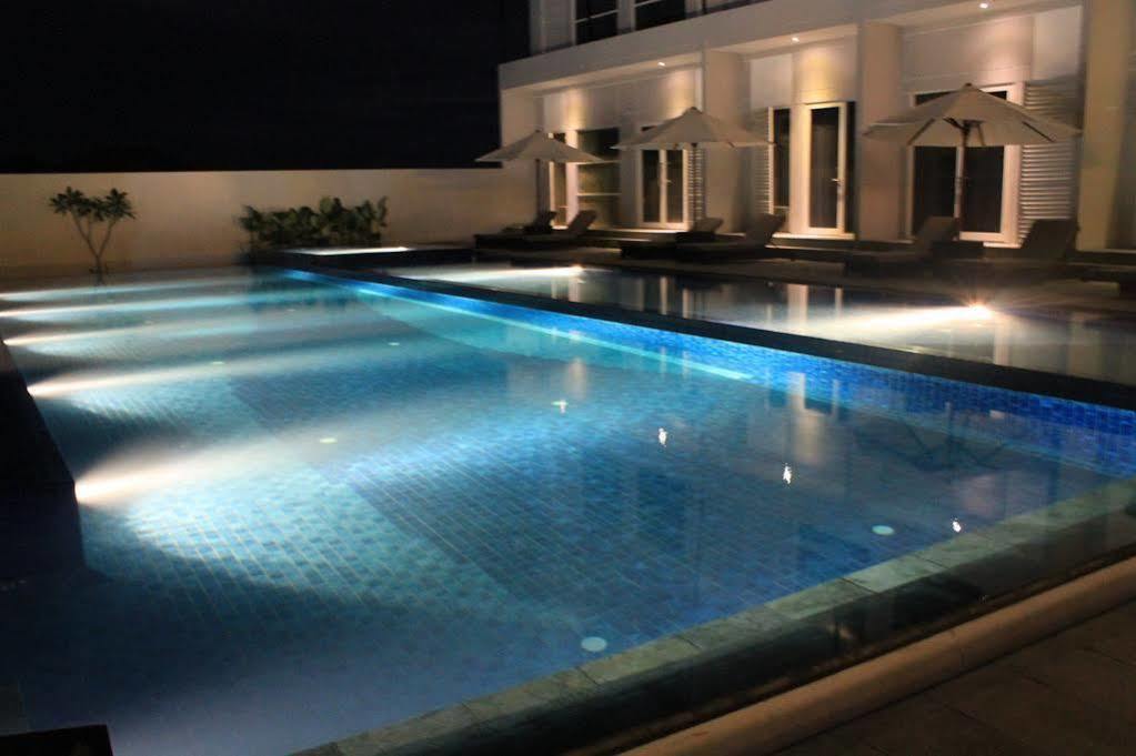 Grand Kecubung Hotel Пангкалан Бун Екстериор снимка
