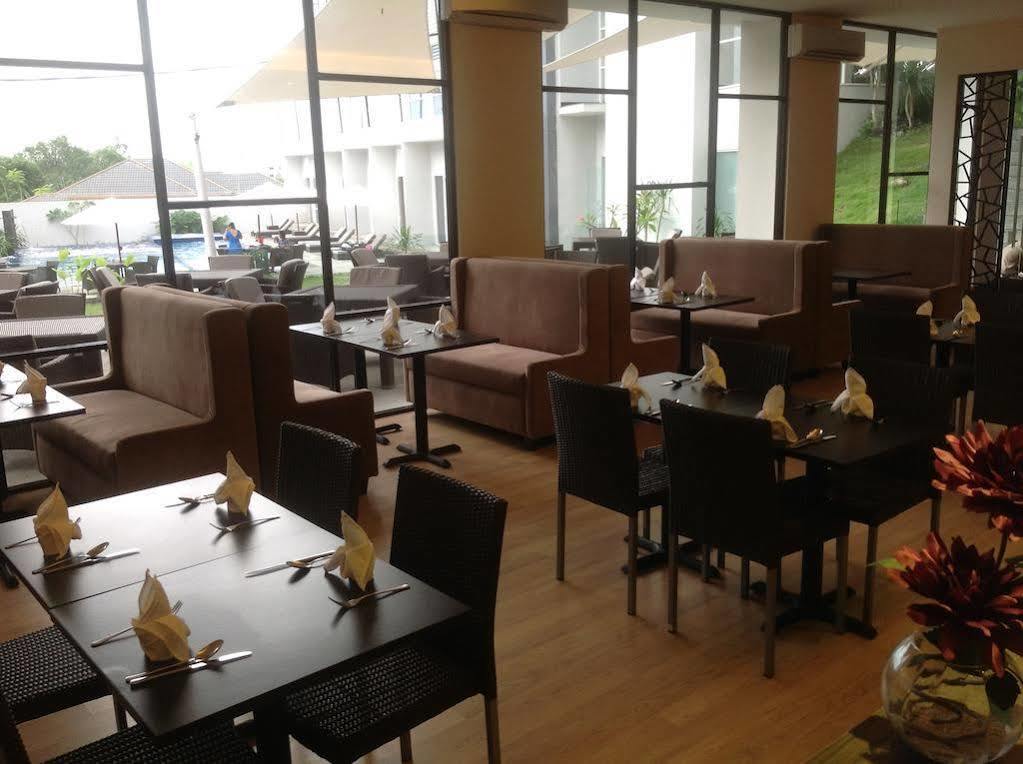 Grand Kecubung Hotel Пангкалан Бун Екстериор снимка